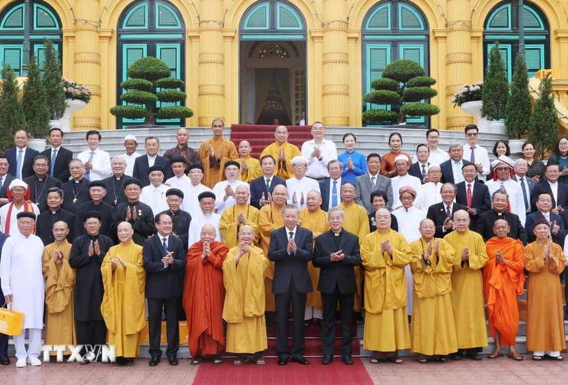 Chiều 13/6/2024, tại Phủ Chủ tịch, Chủ tịch nước Tô Lâm gặp mặt thân mật Đoàn đại biểu chức sắc, chức việc, lãnh đạo các tổ chức tôn giáo. (Ảnh: Nhan Sáng/TTXVN)