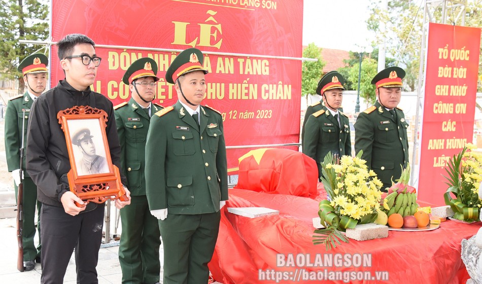 UBND thành phố Lạng Sơn tổ chức lễ đón nhận, an táng hài cốt liệt sĩ tại nghĩa trang liệt sĩ xã Hoàng Đồng, thành phố Lạng Sơn