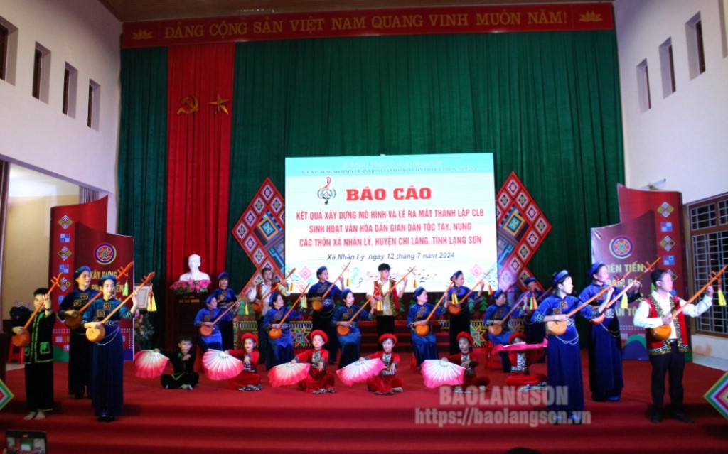 Tiết mục hát then 