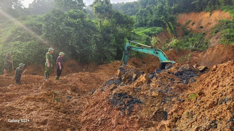 Lực lượng chức năng tỉnh Hà Giang tiếp tục triển khai công tác tìm kiếm cứu nạn.