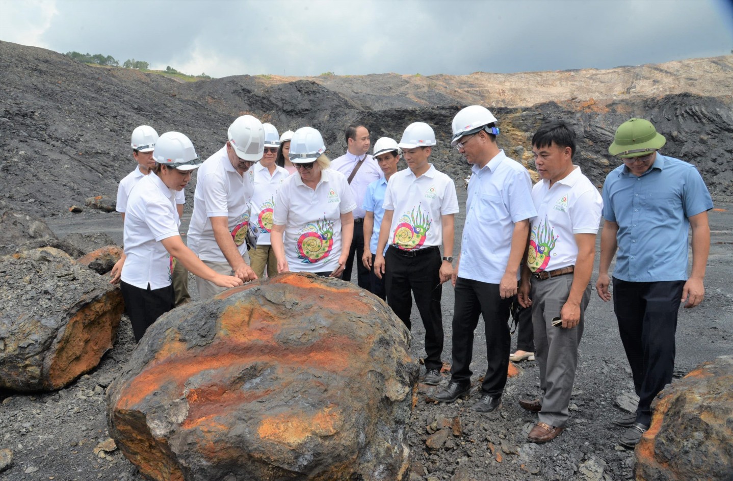 Cũng trong ngày 9/7, Đoàn chuyên gia Mạng lưới Công viên địa chất toàn cầu UNESCO đến thẩm định Điểm 35: Thế giới hồ đầm Na Dương (huyện Lộc Bình), nơi phát hiện rất nhiều hóa thạch động thực vật sống trong môi trường nước hồ trũng thấp, là cả một kho tàng kỳ quan cổ sinh vật học từ khoảng 40 triệu năm trước, được nghiên cứu, công bố trên các tạo chí khoa học thế giới. Na Dương trở thành quê hương của nhiều loài sinh vật di cư ngược về phía Tây Bắc, đến tận nơi ngày nay gọi là Địa Trung Hải.