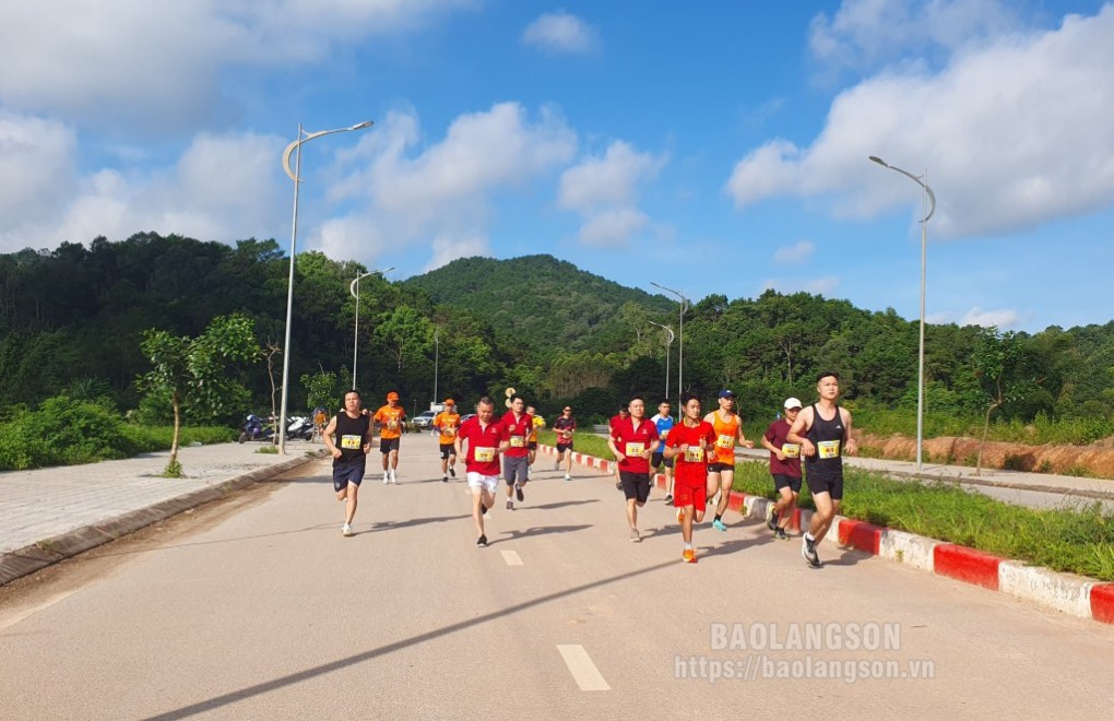 Các VĐV tham gia thi đấu nội dung việt dã nam (cự li 7.000m)