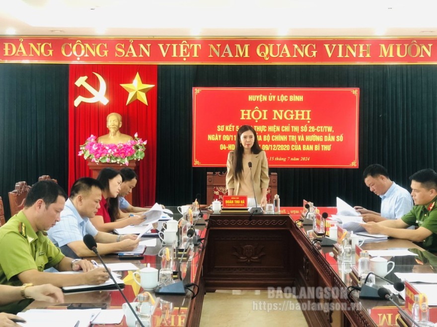 Đồng chí Đoàn Thu Hà, Ủy viên Ban Thường vụ Tỉnh ủy, Bí thư Huyện ủy Lộc Bình kết luận Hội nghị