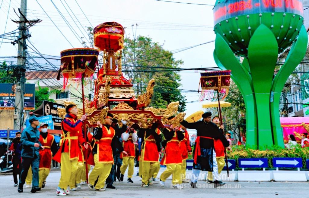 Nghi lễ rước kiệu Đốc trấn Ngô Thì Sỹ tại Lễ hội chùa Tam Thanh - Tam Giáo tháng Giêng năm 2024