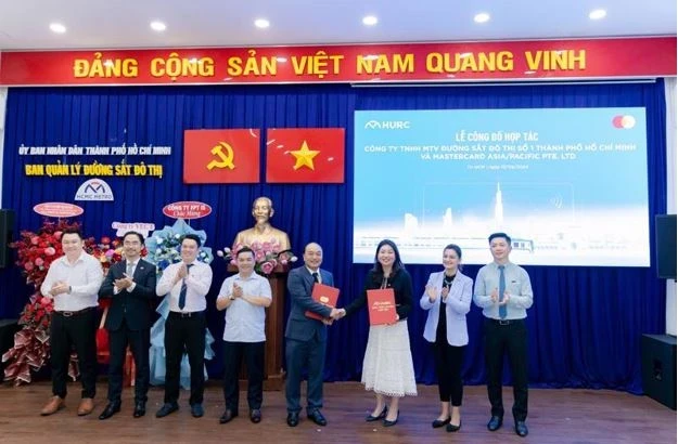 HURC 1 và Mastercard công bố hợp tác về giao thông công cộng.