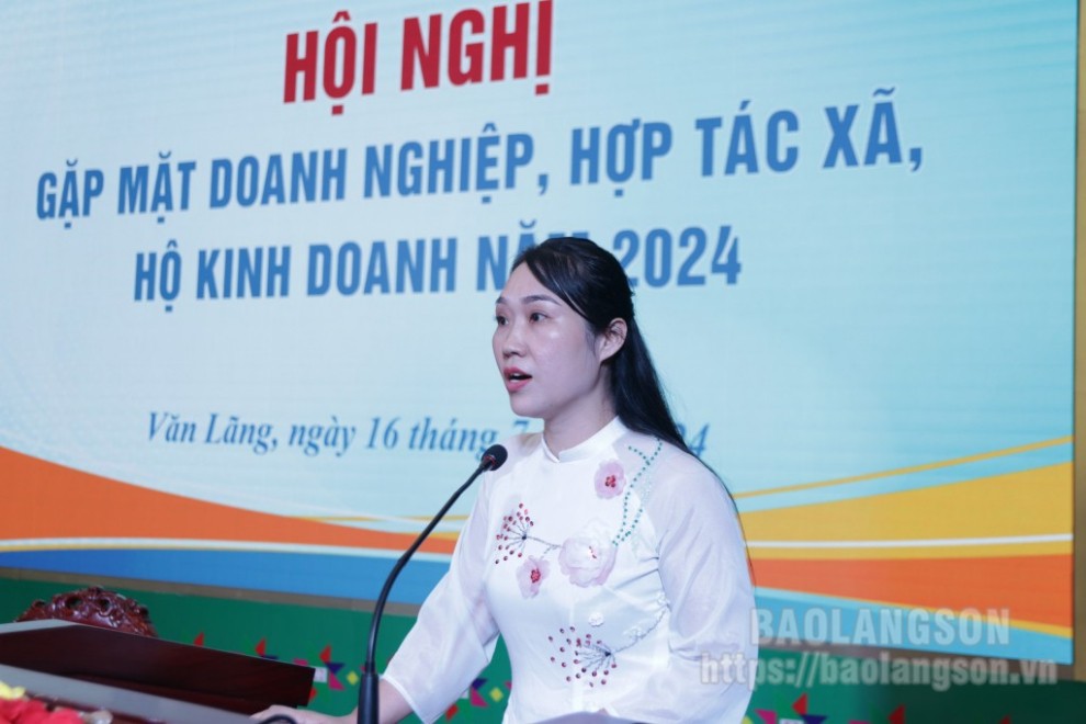 Lãnh đạo HTX Nông sản Toàn Thương, thị trấn Na Sầm, huyện Văn Lãng nêu ý kiến tại hội nghị