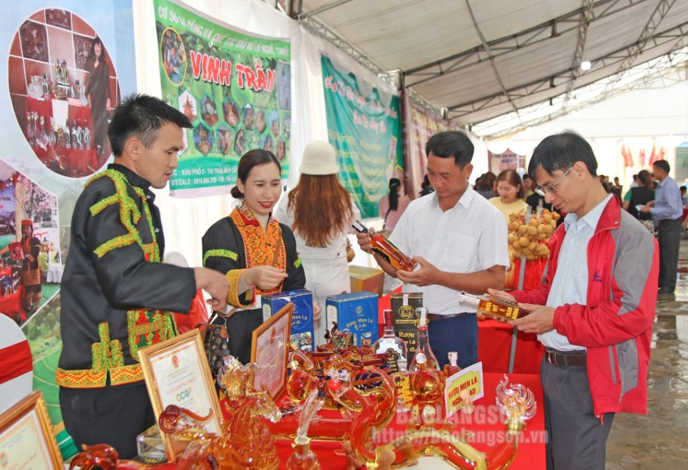 Hợp tác xã nông nghiệp Công Sơn quảng bá, giới thiệu sản phẩm của HTX đến các doanh nghiệp, HTX trong và ngoài tỉnh 