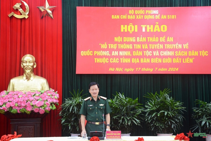  Trung tướng Nguyễn Văn Đức chủ trì, điều hành hội thảo. 