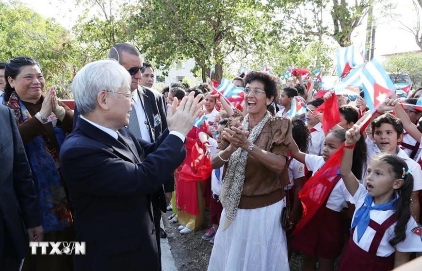 Tổng Bí thư Nguyễn Phú Trọng với nhân dân và học sinh Cuba. Ảnh: TTXVN 