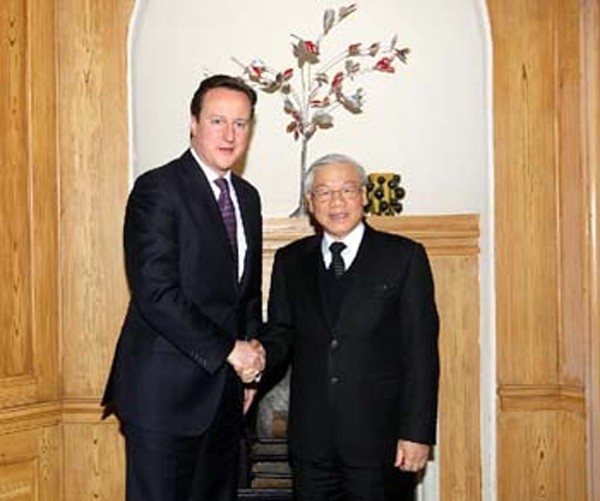  Thủ tướng David Cameron đón Tổng Bí thư Nguyễn Phú Trọng. Ảnh: TTXVN