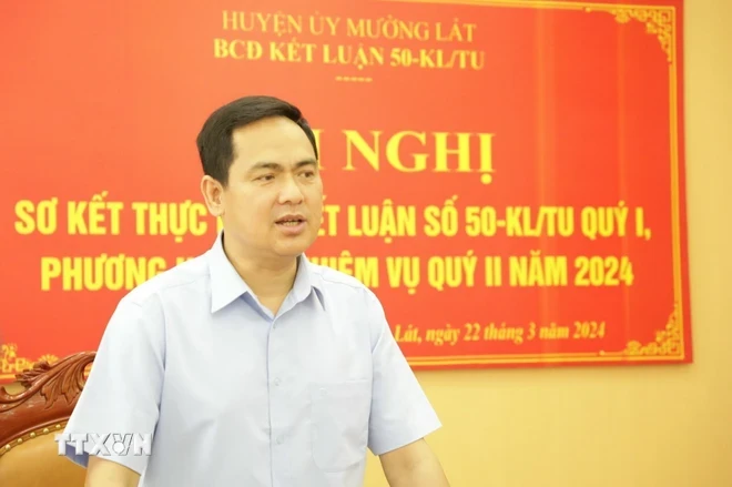 Ông Triệu Minh Xiết, Phó Bí thư Thường trực Huyện ủy Mường Lát, tỉnh Thanh Hóa bày tỏ tình cảm đặc biệt dành cho Tổng Bí thư Nguyễn Phú Trọng. (Ảnh: Hoa Mai/TTXVN)