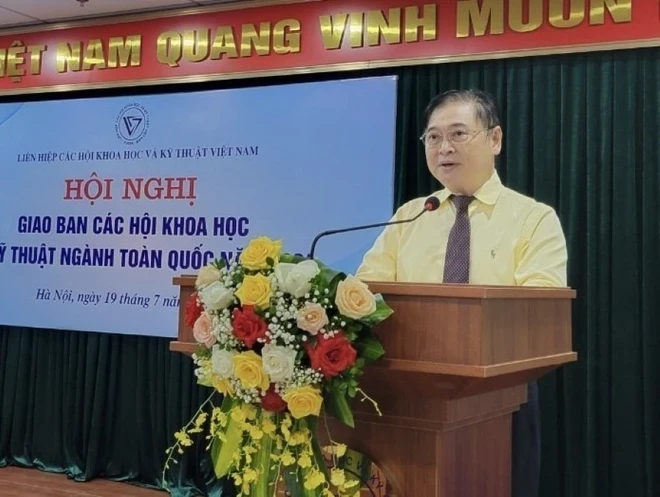 Tiến sỹ khoa học Phan Xuân Dũng, Chủ tịch Liên hiệp các Hội Khoa học Kỹ thuật Việt Nam, khẳng định nhân dân ta tuyệt đối tin tưởng vào sự lãnh đạo của Đảng. (Ảnh: TTXVN phát)