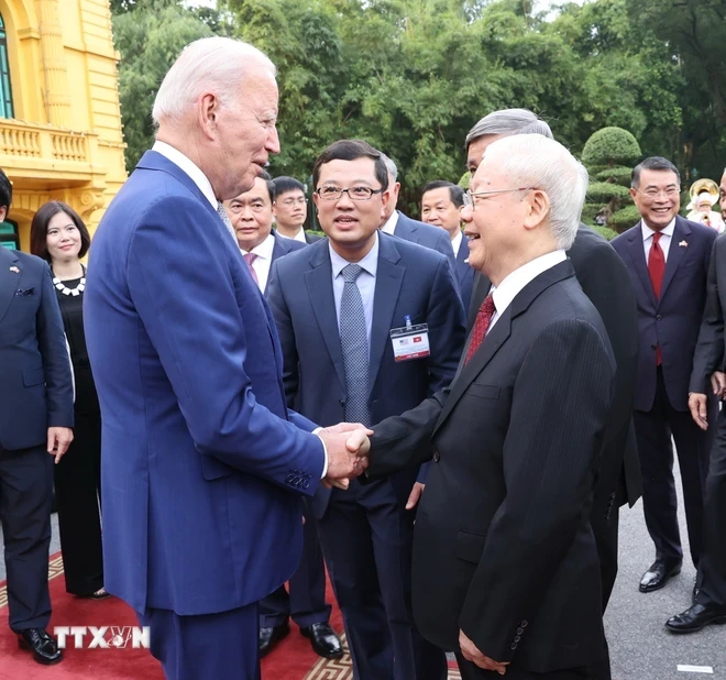 Tổng Bí thư Nguyễn Phú Trọng đón Tổng thống Hoa Kỳ Joe Biden. (Ảnh: Trí Dũng/TTXVN)