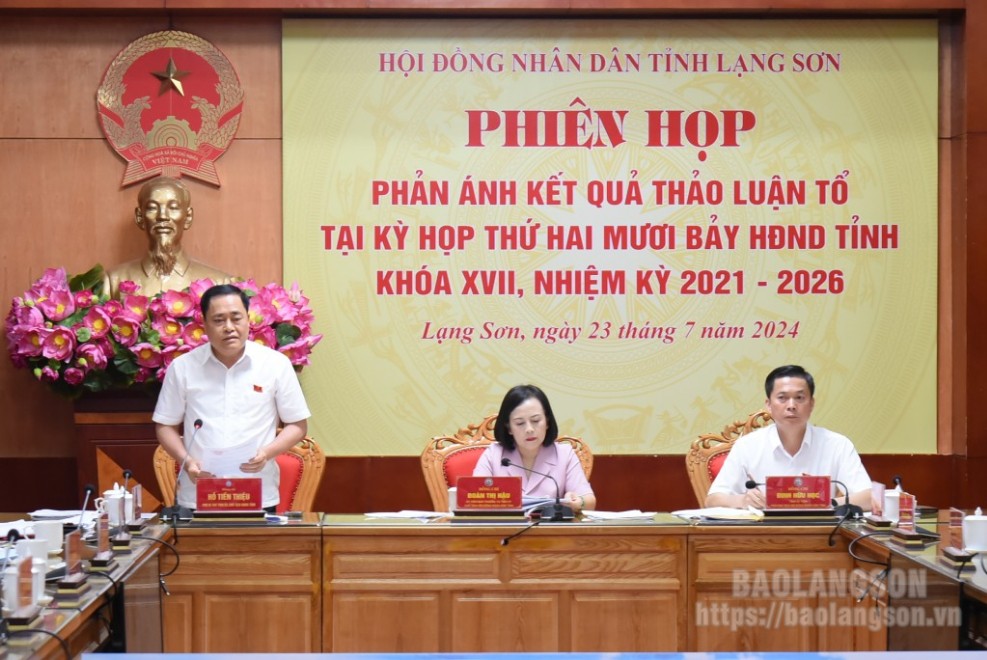 
Đồng chí Hồ Tiến Thiệu, Phó Bí thư Tỉnh uỷ, Chủ tịch UBND tỉnh phát biểu ý kiến tại phiên họp
