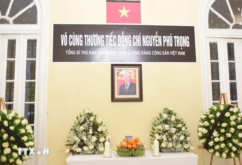 Đại sứ quán Việt Nam tại Cuba tổ chức Lễ viếng Tổng Bí thư Nguyễn Phú Trọng. (Ảnh: Việt Hùng/TTXVN)