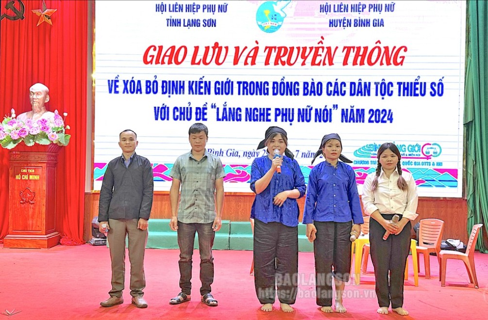 Phần giao lưu của Tổ truyền thông cộng động thôn Khuổi Cưởm, xã Thiện Thuật, huyện Bình Gia.