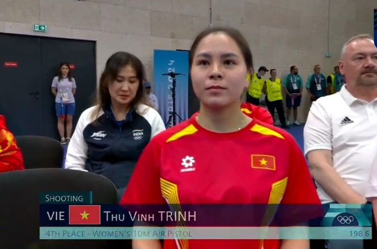 Trịnh Thu Vinh thi đấu ở chung kết nội dung 10 m súng ngắn hơi nữ Olympic Paris 2024, chiều 28/7