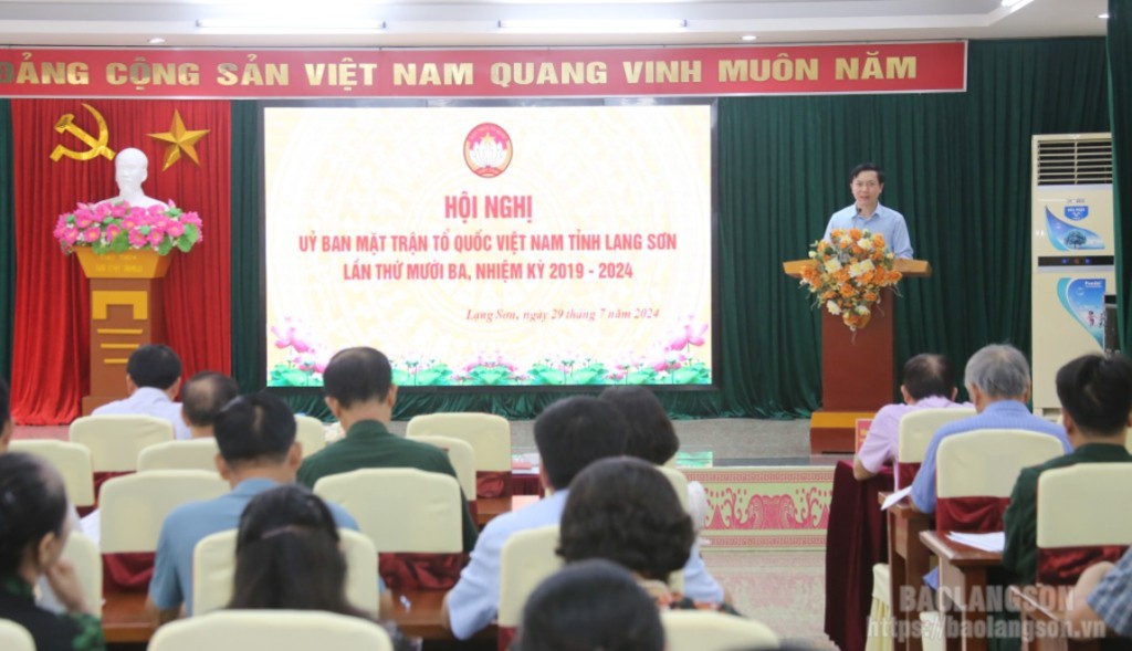 Đồng chí Nguyễn Hoàng Tùng, Chủ tịch Ủy ban MTTQ Việt Nam tỉnh phát biểu khai mạc hội nghị