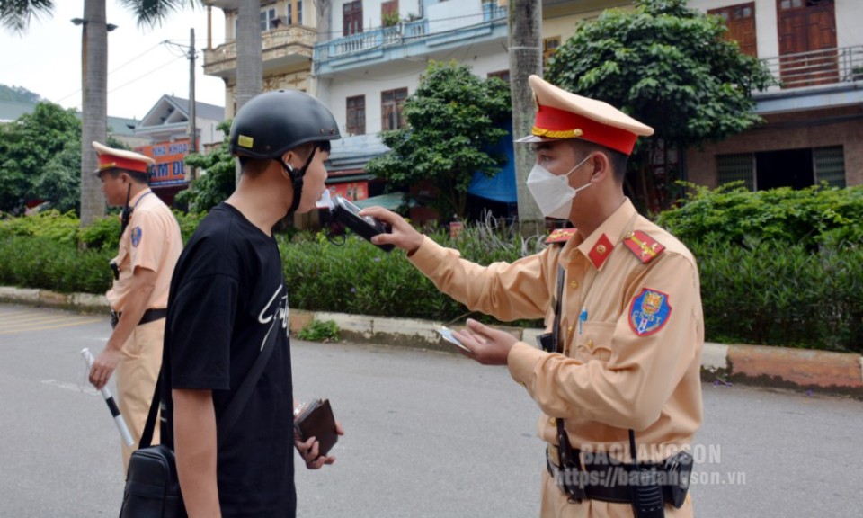 Văn Quan: Siết chặt xử lý vi phạm nồng độ cồn