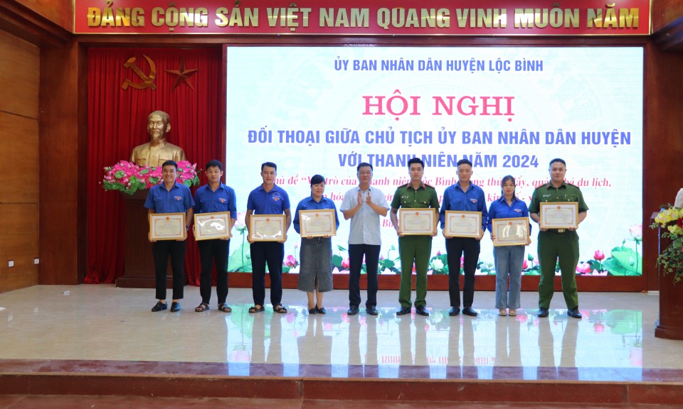 thoại với thanh niên về thúc đẩy, quảng bá du lịch, văn hóa địa phương gắn với phát triển kinh tế - xã