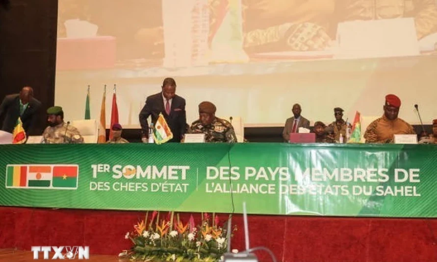 Burkina Faso, Mali, Niger ký hiệp ước liên minh, ECOWAS cảnh báo nguy cơ tan rã