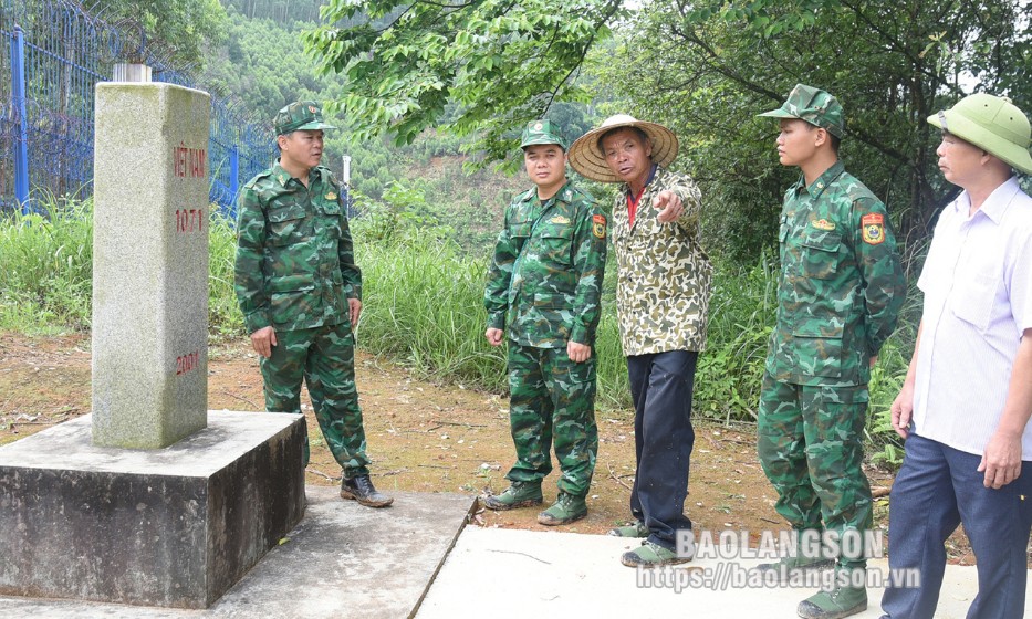 Người có uy tín chung sức tham gia  bảo vệ đường biên, mốc giới