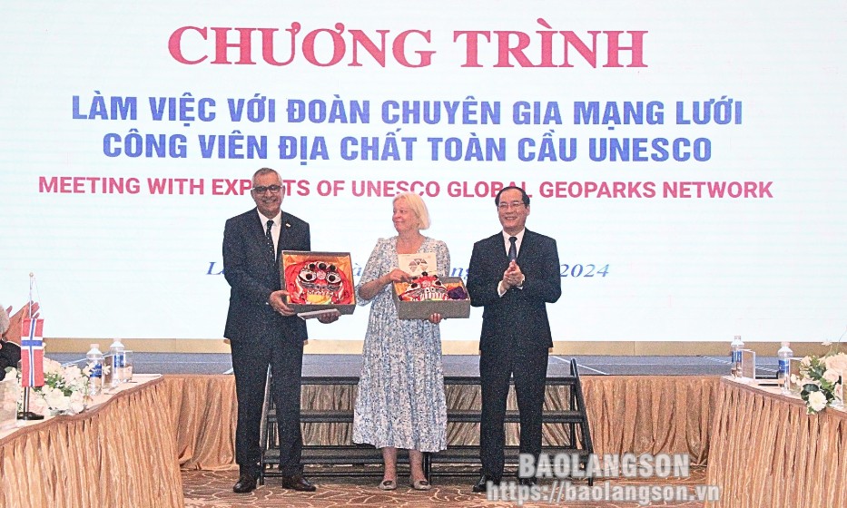 Lãnh đạo UBND tỉnh Lạng Sơn làm việc với Đoàn chuyên gia mạng lưới công viên địa chất toàn cầu UNESCO