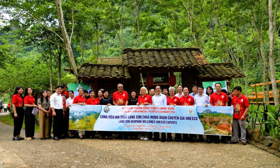 Đoàn Chuyên gia UNESCO và hành trình trải nghiệm "Dòng chảy sự sống nơi miền đất thiêng"