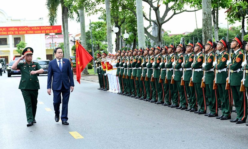 Chủ tịch Quốc hội Trần Thanh Mẫn thăm, làm việc với Quân khu 3