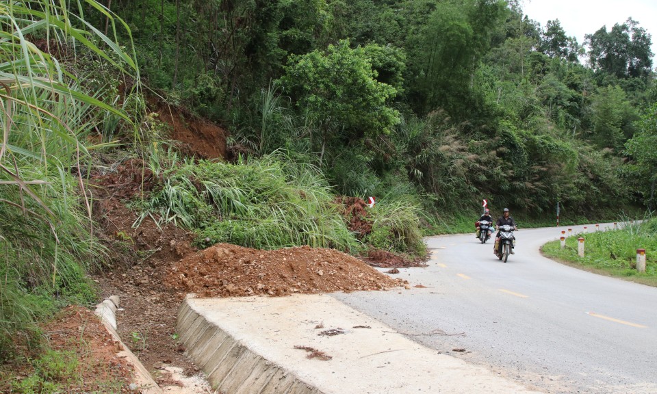 Nhiều điểm sạt lở đất tuyến quốc lộ 3B, huyện Tràng Định