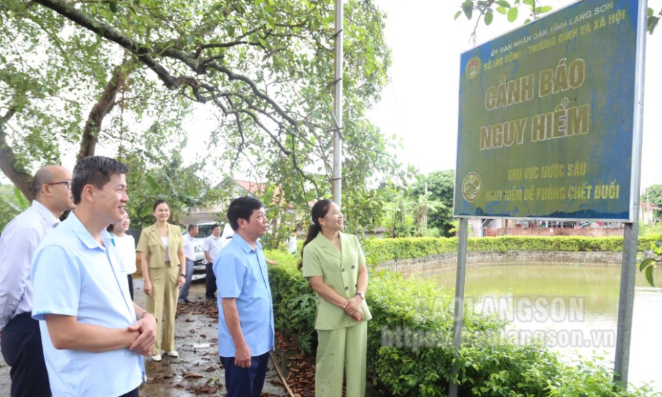 Kiểm tra công tác bảo vệ, chăm sóc trẻ em tại huyện Lộc Bình