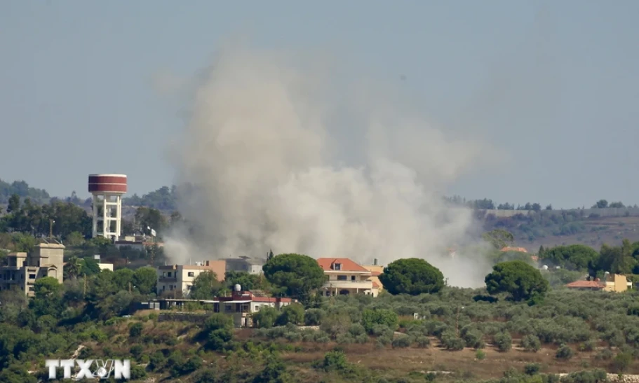 Israel xác nhận tấn công các kho vũ khí của Hezbollah