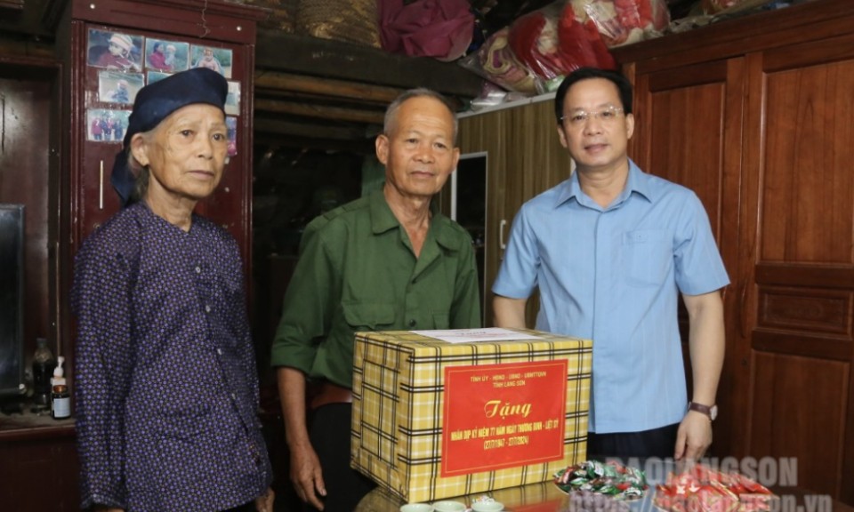 Lãnh đạo tỉnh thăm, tặng quà gia đình chính sách, người có công nhân kỷ niệm 77 năm ngày Thương binh