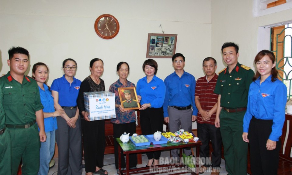 Đoàn thanh niên các cấp tổ chức "Bữa cơm sum vầy, ấm áp yêu thương" với thân nhân liệt sĩ, gia đình chính