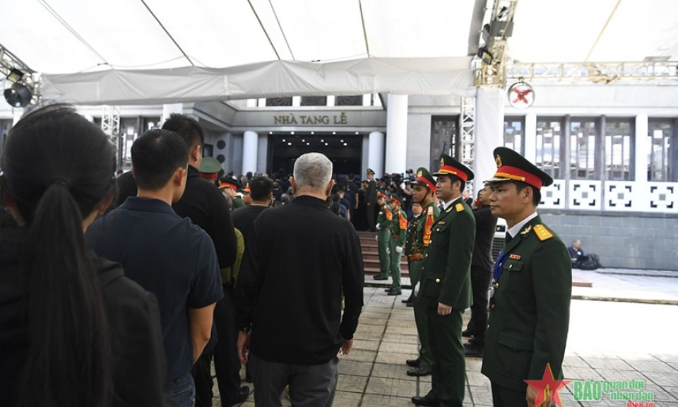 Lặng thầm bảo vệ Lễ quốc tang