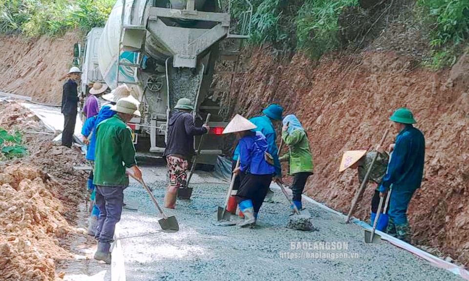 Chiến Thắng: Điểm sáng làm đường giao thông nông thôn