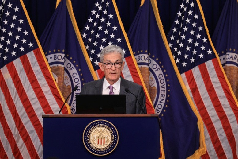 Chủ tịch Fed Jerome Powell trong cuộc họp báo hôm 31/7 - Ảnh: Reuters