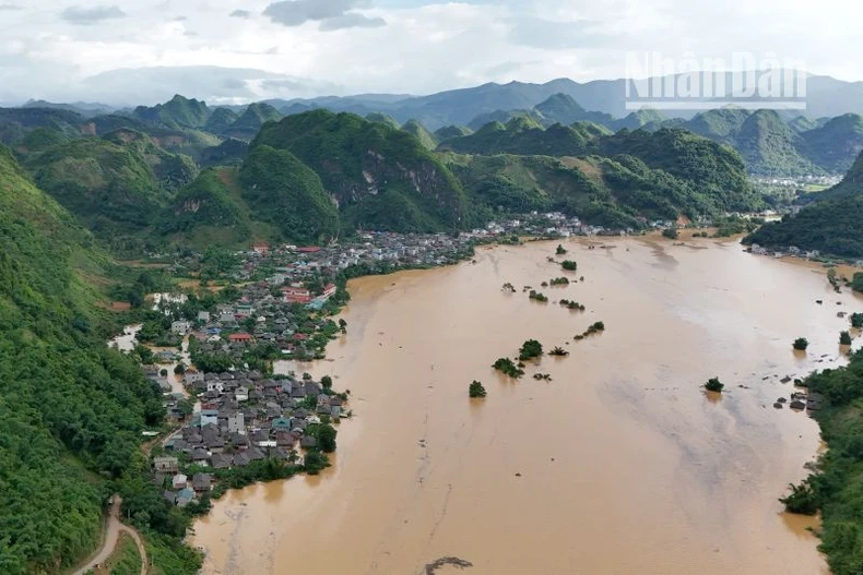 Mưa lớn kéo dài đã gây sạt lở, lũ quét và ngập úng tại nhiều huyện, thành phố của tỉnh Sơn La.