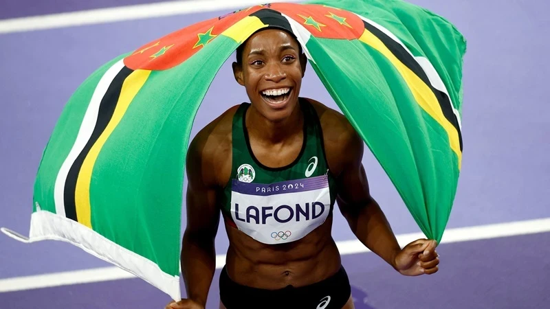 Thea Lafond giành huy chương Olympic đầu tiên trong lịch sử Dominica. (Ảnh: EPA-EFE/Shutterstock)