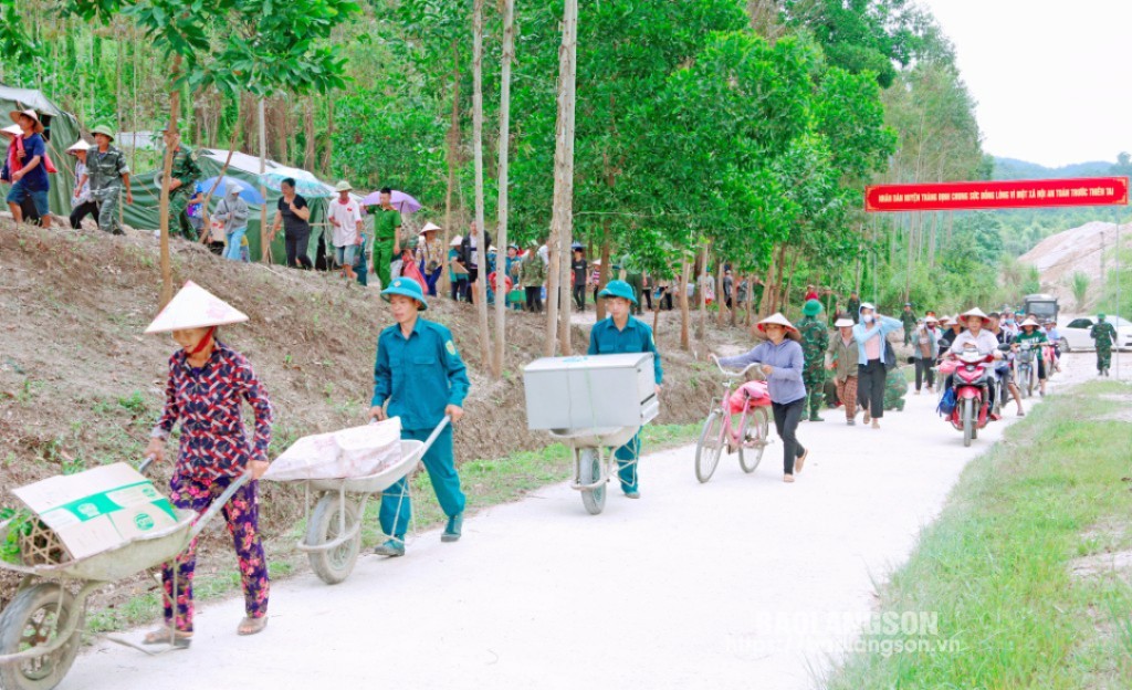 Tổng duyệt nội dung thực hành sơ tán nhân dân đến nơi an toàn trong diễn tập phòng chống lụt bão, tìm kiếm cứu nạn huyện Tràng Định