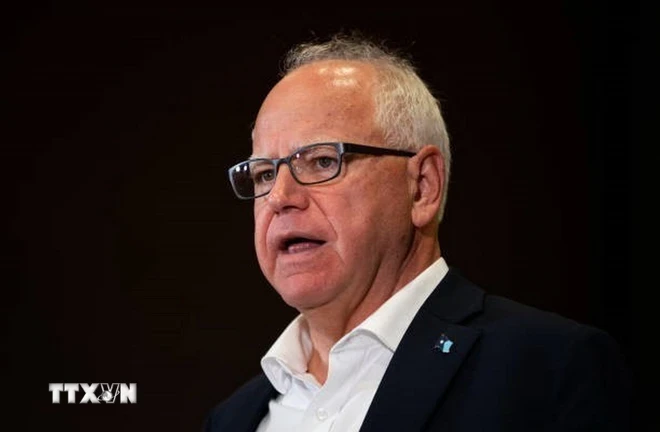 Ông Tim Walz, Thống đốc bang Minnesota, phát biểu trong cuộc họp báo ở thành phố Bloomington ngày 1/8/2024. (Ảnh: Getty Images/TTXVN)