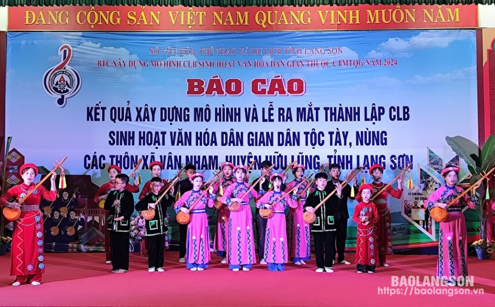 Tiết mục hát then đàn tính đặc sắc tại chương trình