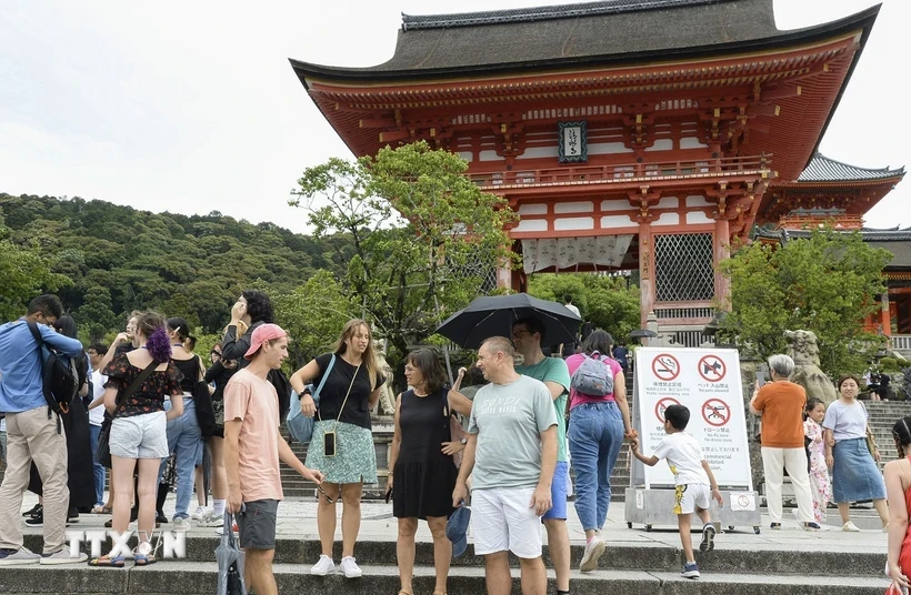 Khách du lịch tại Kyoto, Nhật Bản. (Ảnh: Kyodo/TTXVN)