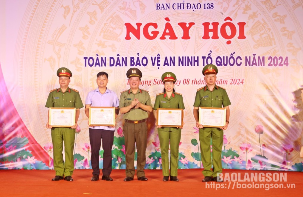 Các tập thể được nhận giấy khen của Giám đốc Công an tỉnh