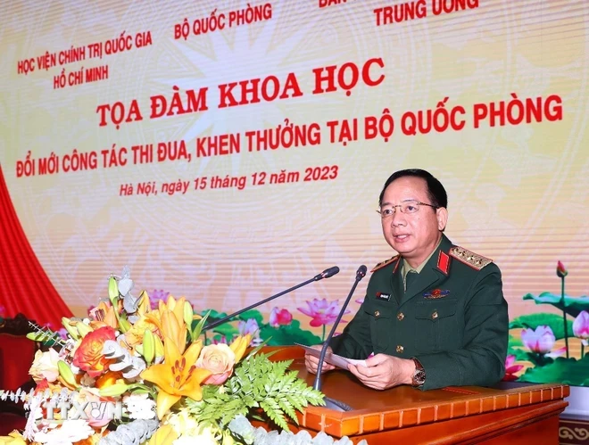 Thượng tướng Trịnh Văn Quyết, Ủy viên Trung ương Đảng, Phó Chủ nhiệm Tổng cục Chính trị QĐND Việt Nam phát biểu tại Tọa đàm Đổi mới công tác thi đua, khen thưởng tại Bộ Quốc phòng. (Ảnh: Trọng Đức/TTXVN)