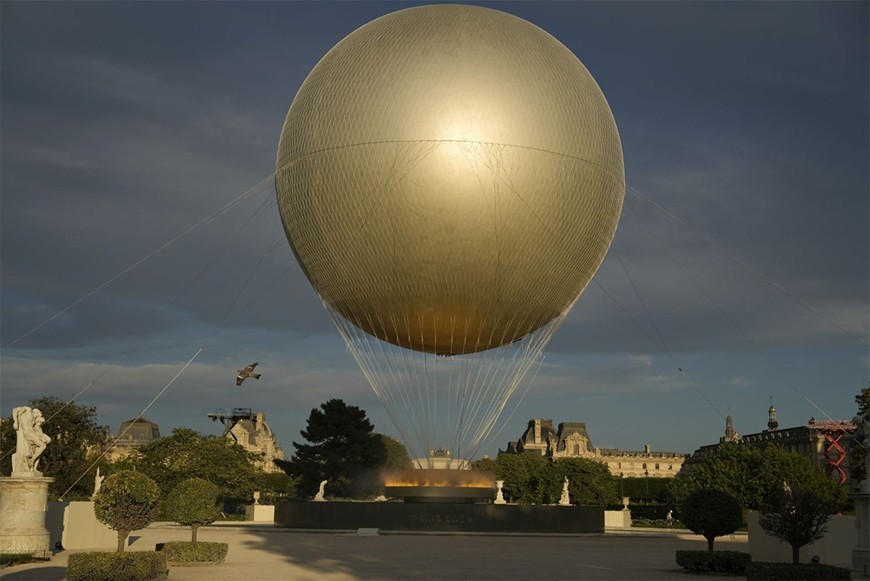 Vạc lửa Olympic Paris 2024 được neo phía trên Vườn Tuileries là một trong nhiều sáng kiến ấn tượng dành cho Thế vận hội năm nay. 