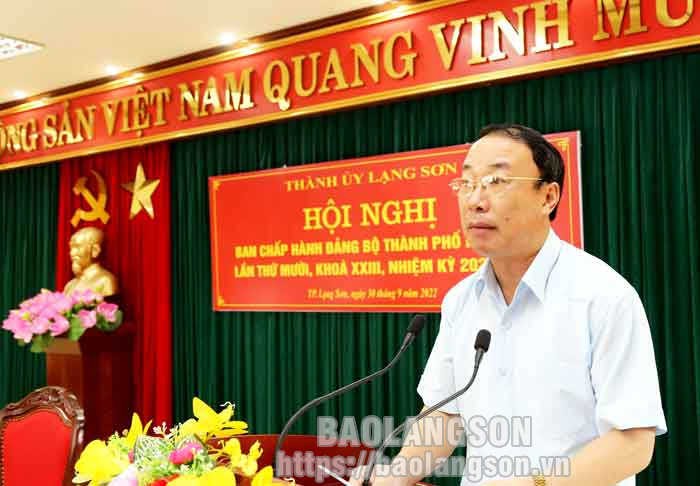 Đồng chí Nguyễn Công Trưởng, Uỷ viên Ban Thường vụ Tỉnh ủy, Bí thư Thành ủy, Chủ tịch HĐND thành phố Lạng Sơn phát biểu chỉ đạo tại hội nghị