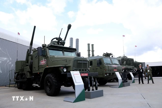 Các mẫu ôtô chiến đấu trưng bày tại Army-2024. (Ảnh: Quang Vinh/TTXVN)