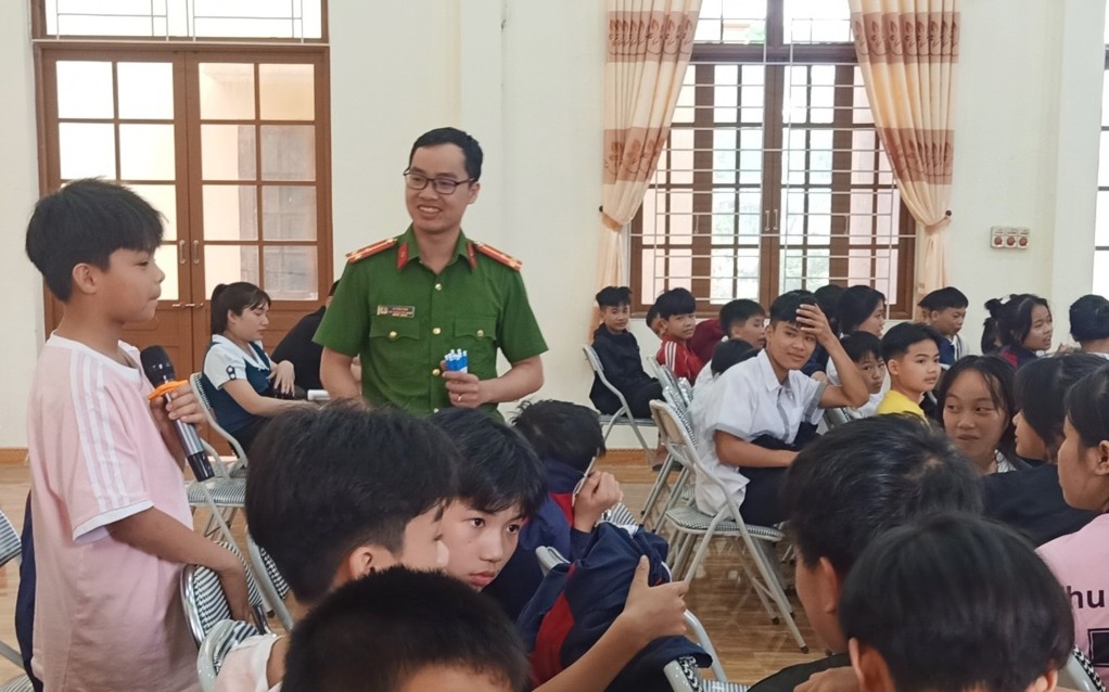 Công an xã Thượng Cường, huyện Chi Lăng tuyên truyền pháp luật  đến học sinh trên địa bàn