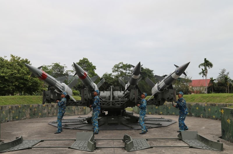  Trung đoàn 213, Sư đoàn 363 (Quân chủng Phòng không-Không quân) huấn luyện kíp chiến đấu. Ảnh: ĐỨC LƯU